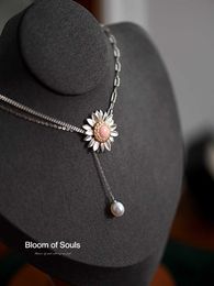 Rencontre la fin d'été Conception S925 Collier de marguerite en argent sterling avec chaîne de cols français avancée pour une nouvelle venue féminine