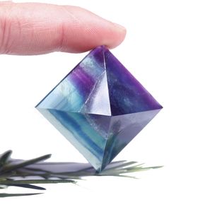 Générateur d'énergie Orgone Pyramid Natural Crystal Tower Arts pour la protection de l'énergie E-Énergie Guérison - Méditation Orgonite Pyramides / Crystal Chakra 31 couleurs