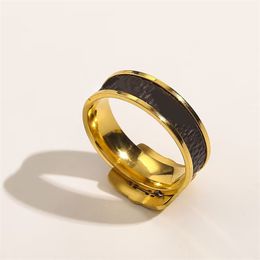 Verlovingsring Designer sieraden voor mannen ringen eenvoudige retro gegraveerde let -let -patroon lederen wrap anillos legering beloven ring verjaardag accessoires zl092