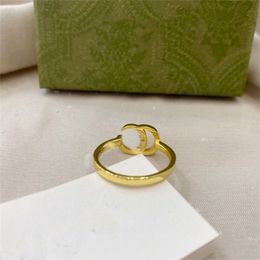 Bonnes de fiançailles pour femmes sonneries simples pour hommes de luxe Ring Woman Bijoux Designers Metal Lady Gift Christmas Holiday Cadeaux ZL171 F4