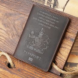 Angleterre Couvre-passeport Men Génécain en cuir rétro Case de passeport Femme Femme Crazy Horse Coue-Haim Maboté Cow Hide Travel Passport Sac