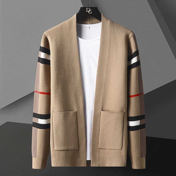 Angleterre Style poche hommes Cardigan marque de mode automne hiver Designer Cardigan grande taille épissé couleur Cardigan tricot veste Y0907