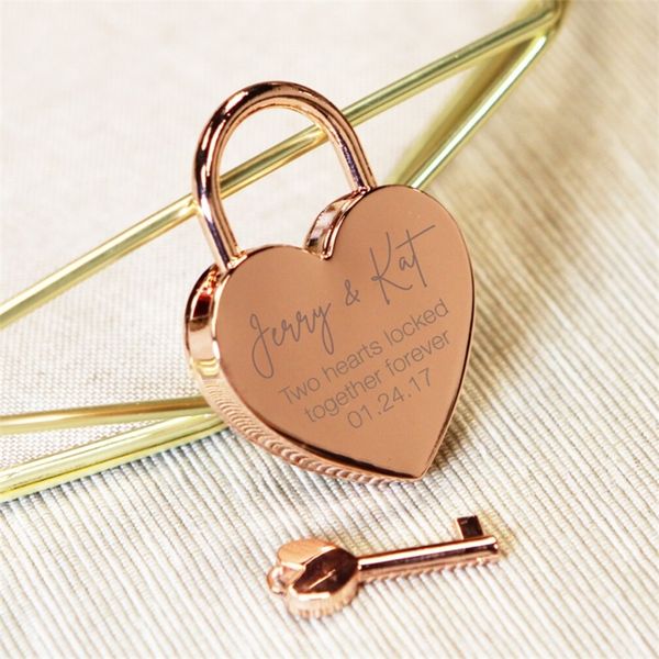Cadenas en forme de coeur gravé avec clé cadeau de fiançailles de mariage Saint Valentin pour les amoureux souvenir jeton d'amour personnalisé 220707