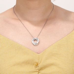 Collier avec pendentif avec 3 cercles entrelacés personnalisés avec nom gravé, bague russe, colliers en acier inoxydable pour femmes, cadeaux personnalisés