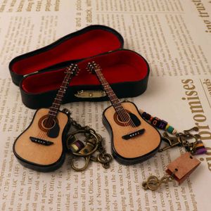 Guitare en bois gravé Violon Clé Chaîne Sac Pendentif Couple Couteau Creative Mini cadeau décoratif pour hommes et femmes