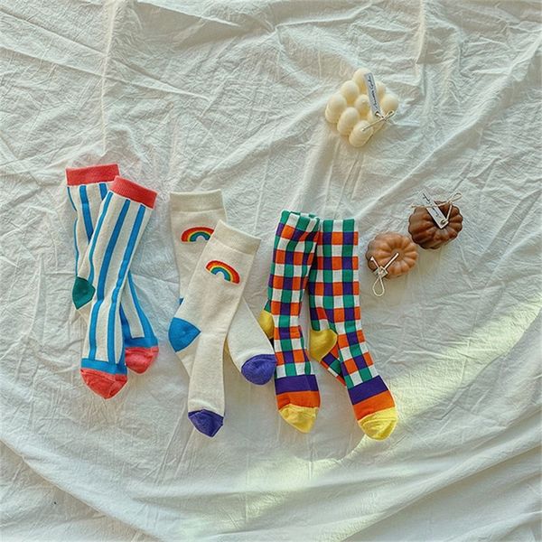 EnkeliBB 3pair Toddler Fashion Rainbow Tube Chaussettes Élégantes Chaussettes En Coton Pour Garçons Et Filles Style Européen Américain Enfants Chaussette LJ200828