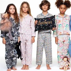 EnkeliBB Diseño de marca Niños Niñas Manga larga Conjuntos de pijamas Moda Estrellas Patrón Ropa para el hogar LJ201216