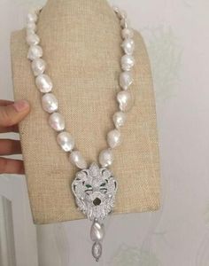 Envío Gratis Nuevo Diseño 18-20mm Barroco Blanco Collar de Perlas