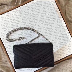 Sac à bandoulière en enveloppe dans Caviar Leather pour femmes avec une chaîne amovible 275a