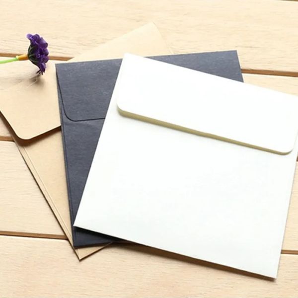 Enveloppes 100pcs 10 * 10cm Kraft Square Mini enveloppes vierges pour carte d'adhésion petite carte de voeux de stockage de papier de stockage enveloppes