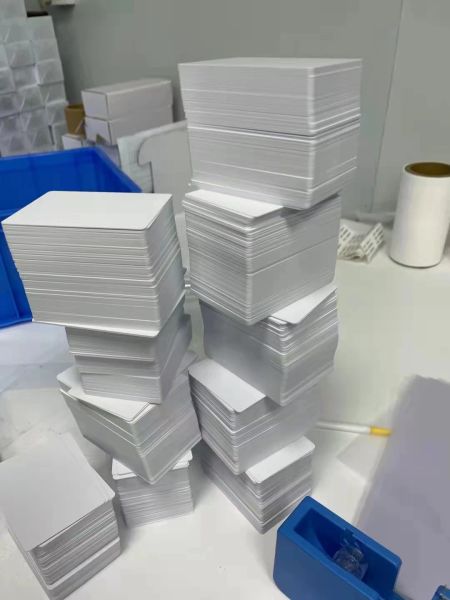 Sobres 50pcs blancos blancos blancos en blanco inyección imprable impermeable tarjeta de identificación de plástico tarjetas de presentación sin chip para la impresora canon