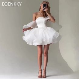EOENKKY Mini vestidos de fiesta de graduación de organza blanca con hombros descubiertos, vestido de noche con volantes para mujer, vestido corto de fiesta de boda 2024 240320