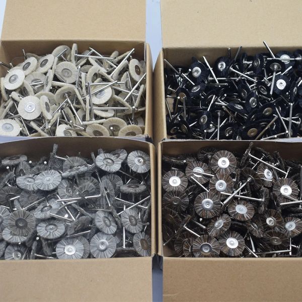 Equipos 144pcs 19/22/22/25 mm Cepillos de pulido de joyas accesorios de dremel