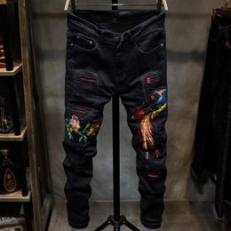 Erkek Jean Pantolon Wind Phoenix bordado Jeans hombres negro delgado pequeño tubo recto ejército verde agujero rojo elástico monos 285a