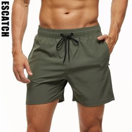 Brand d'escatch 2024 MENS STRAP STRAUT Swimks Shorts de plage sèche rapides avec poches à fermeture éclair et doublure en maille 240411