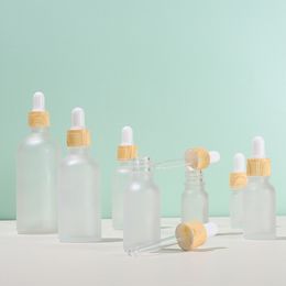 Essentiële olie-parfumflessen 5-100 ml matglazen druppelaar fles met plastic houten korrelperk