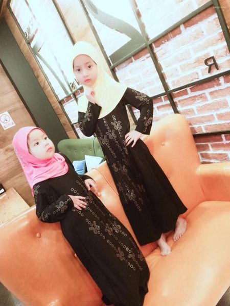 Vêtements ethniques (12 pièces/lot) vente en gros dernières conceptions strass noirs filles musulmanes robes enfants Abayas islamique SYF257