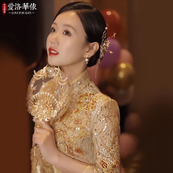 Vêtements ethniques 2 styles doré chinois Cheongsam robe de mariée traditionnelle XiuHe mariée mariage costume moderne broderie robe banquet toast 231212