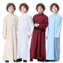Vêtements ethniques 2022 Vêtements musulmans pour enfants Arabe Moyen-Orient Teen Boy Caftan Robes Soild Couleur Manches longues Modest Enfants Dubaï