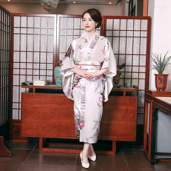 Vêtements ethniques 2022 Femmes Japonais Sakura Kimono chinois Silk Satin Wafuku Spring Festival Hanfu Robe plus taille