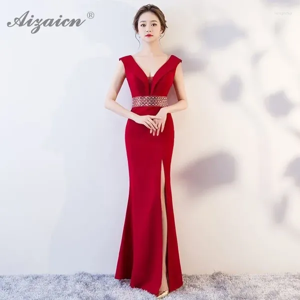 Ropa étnica 2023 Moda Rojo V Cuello Cheongsam Novia moderna Casarse Vestido Qi Pao Mujeres Vestido de novia chino Qipao Estilo oriental Anfitrión