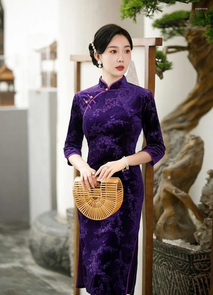 Vêtements ethniques 2023 Plus Taille Rouge Purple Velvet Cheongsam Femmes Mid Long Vintage Robe Manches Slim Traditionnel Qipao M à 5XL