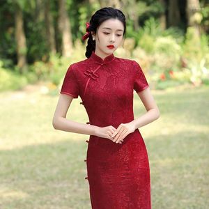 Vêtements ethniques 2023 Vin Rouge Longue Cheongsam Femmes Élégante Robe En Dentelle À Manches Courtes Robes Vintage Style Chinois Slim Qipao S à 4XL