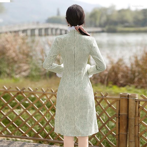 Ropa étnica 2023 Invierno Verde Bordado Lana Suave Estilo Retro Mejorado Cheongsam Temperamento Elegante Cálido Chino Qipao Vestido para