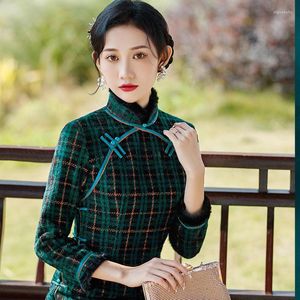 Ropa étnica 2023 cuello de lana de invierno estilo chino a cuadros soporte verde Cheongsam Qipao vestido tradicional para mujer