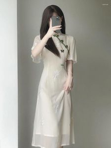 Etnische kleding 2023 Vrouwen Verbeterde zomerjurk Beige borduurwerk vintage cheongsam vrouwelijke traditionele jurken elegante mode qipao