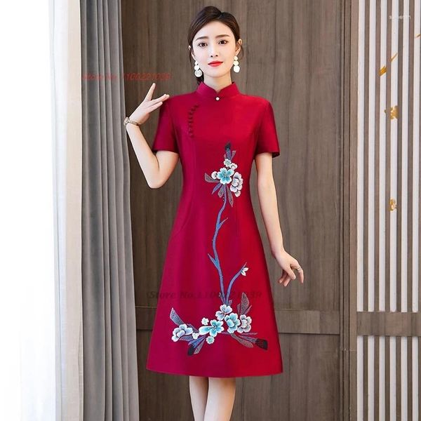 Vêtements ethniques 2024 Chinois Qipao Robe de mariée Cheongsam National Fleur Broderie A-ligne Oriental Élégant Satin Banquet