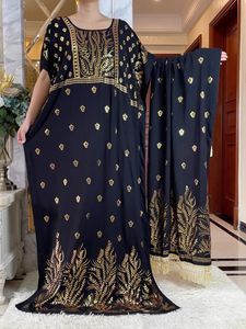 Vêtements ethniques 2024 Femmes musulmanes Summer Abaya Robe en coton à manches courtes Gold Stamping Loose Lady Maxi Islam Africain avec grande écharpe