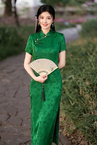 Ropa étnica 2024 Verano Estilo chino Mejorado Verde Slim Tamaño grande Cheongsam Mujeres Flor de alto grado Retro Elegante Satén Qipao Vestido Hijo