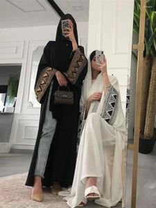 Vêtements ethniques 2024 Été Eid Black Blanc Broiderie ouverte Modest Abaya Dubai Muslim Kimono Abayas pour femmes Robes Kaftan Islamic