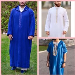 Vêtements ethniques 2024 Bande verticale Mâle Musulman Robe à manches mi-manches Arabie Saoudite Hommes Moyen-Orient Juba Thobe Islamique