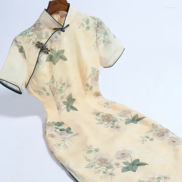 Vêtements ethniques 2024 Jaune Chinois Traditionnel Cheongsam Nouveauté Robe Rétro Bouton À La Main Sexy Femmes Qipao