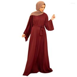 Vêtements ethniques Abayas pour femmes Moyen-Orient Malaisien Musulman Femme Robe Crewneck Robe Simple Abaya Dubaï Couleur Solide Jilbab avec ceinture