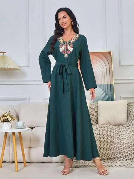 Vêtements ethniques Arabie Dubai Abayas Muslim Dress Women Elegant Party for Broidery Lace-Up Turkey Islamic Vêtements