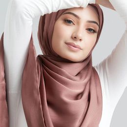 Vêtements ethniques Arrivances Crokle Color Satin Crepe Scarpe Châle enveloppe Musulman Femmes plissées Hijabs en soie