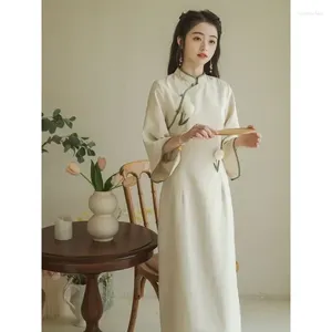 Vêtements ethniques Automne Elegant Stand Collier en trois dimensions Décoration de fleurs à manches longues Robes de cheongsam pour les femmes modernes