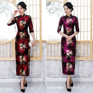 Vêtements ethniques automne hiver or velours bronzant longue sept quarts manches Cheongsam traditionnel quotidien Qipao robe d'âge moyen