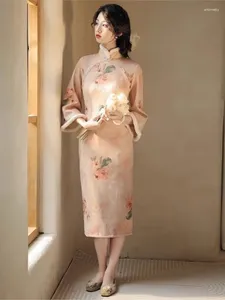 Vêtements ethniques Automne / Hiver Rétro Style chinois Cheongsam Robe élégante rose à manches longues améliorée jeunes femmes épaissies chaudes