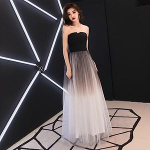 Vêtements ethniques Bandage dos nu Cheongsams plissés Dégradés noirs-blancs sans bretelles Qipao Mesh Robes sexy Charme Celebrity Banquet Vesti