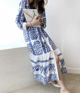 Etnische kleding Bohemia Buitenlandse handel Lange jurk Blue en Wit Porselein Gedrukt Dameshemd Lange nationale stijl Dress D240419