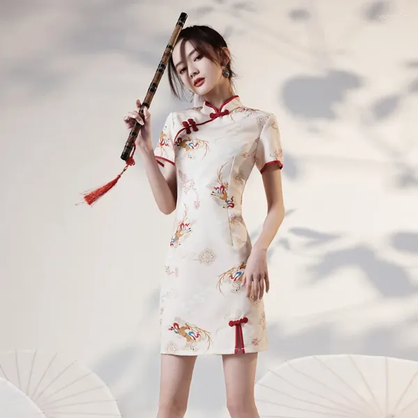 Vêtements ethniques Os Bone gravée Cheongsam Robe améliorée 2024 Hiver Short Small Young Girl Chinese Style