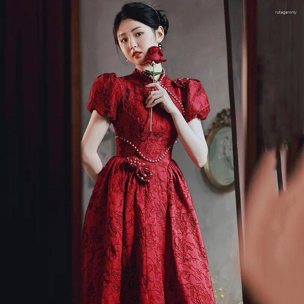Ropa étnica Borgoña Vestidos de estilo chino Elegante manga de hojaldre Qipao Vestidos mejorados de Festa Nupcial Dama Romántica Flor Cheongsams