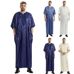 Vêtements ethniques Casual Musulman Arabe Moyen Rayé À Manches Longues Robe Brodée Vêtements Pour Hommes À La Mode Costume De Style Lâche 2024 Printemps