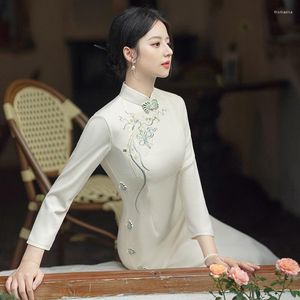 Vêtements ethniques Cheongsam Robe Femmes Slim 2023 Printemps Mélange De Coton Broderie Épissage Col Montant Style Chinois Rétro Qipao Robes