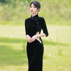 Vêtements ethniques Cheongsam Dress Femmes Slim Fit 2023 Printemps Mode Velours Broderie Épissage Style Chinois Rétro Noir Qipao Robes