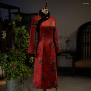 Vêtements ethniques Cheongsam Hiver 2023 Style Femme Jeunes modèles Tempérament haut de gamme Épaississement Velours Longues Robes de mariée Qipaofor Femmes
